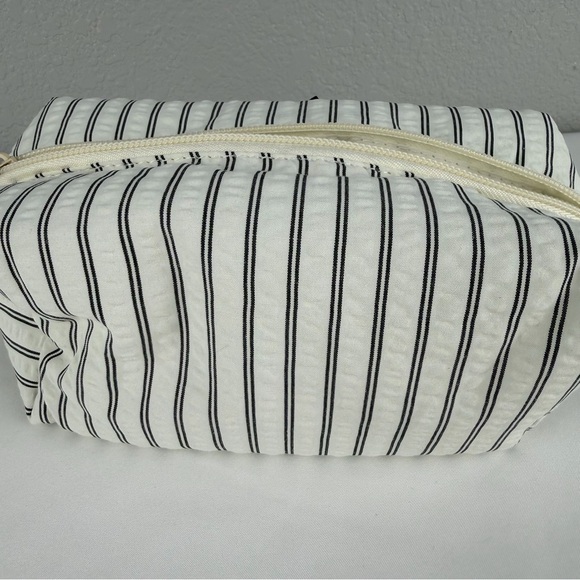 NWOT Cozy Black Stripped Makeup Bag Small Aesthetic Travel Zipper Cosmetic Pouch - Picture 6 of 11